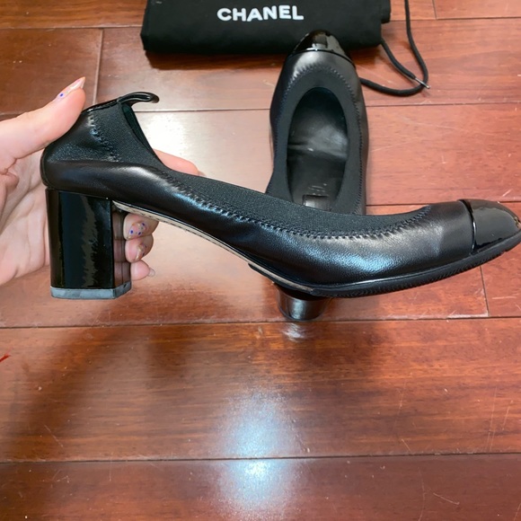 Chanel Black Leather and Patent Slip on Pumps Size 38 - Picture 5 of 8